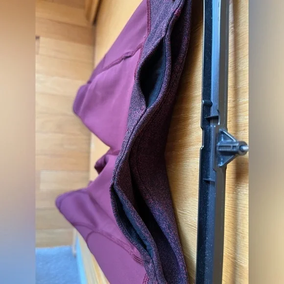 Lululemon Women’s Tight Stuff II-Reflective Details on Bottom of Leggings-Size 8 - Picture 8 of 12